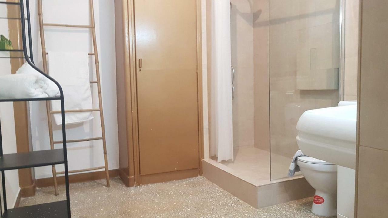 Violet Errathens Apartment - Athens Center, 7 Bd, 3 Bath Bagian luar foto